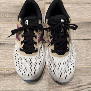New Balance Drift Running Shoes Women's Size 7 white  Pink Trainers Sneakers